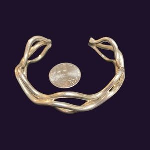 Sterling silver in tangled woman’s bracelet